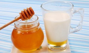 Молоко с медом от кашля